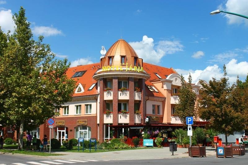 Hotel Jarja ハイデゥソボスロー エクステリア 写真