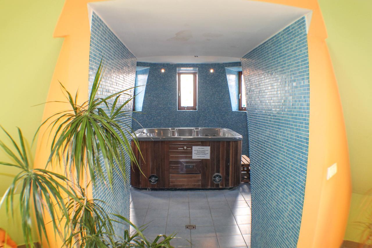 Hotel Jarja ハイデゥソボスロー エクステリア 写真