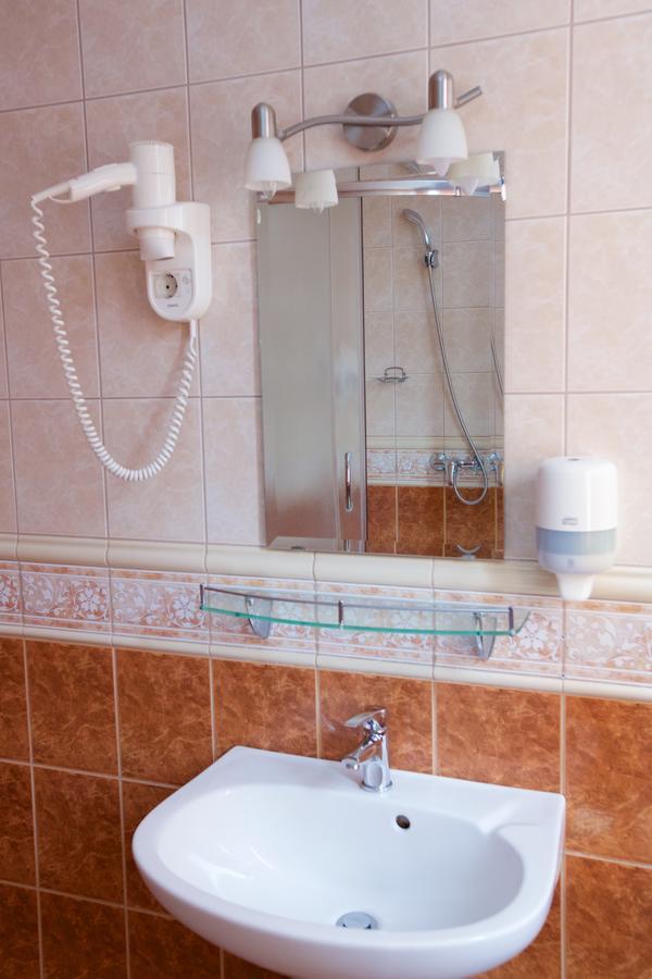 Hotel Jarja ハイデゥソボスロー エクステリア 写真